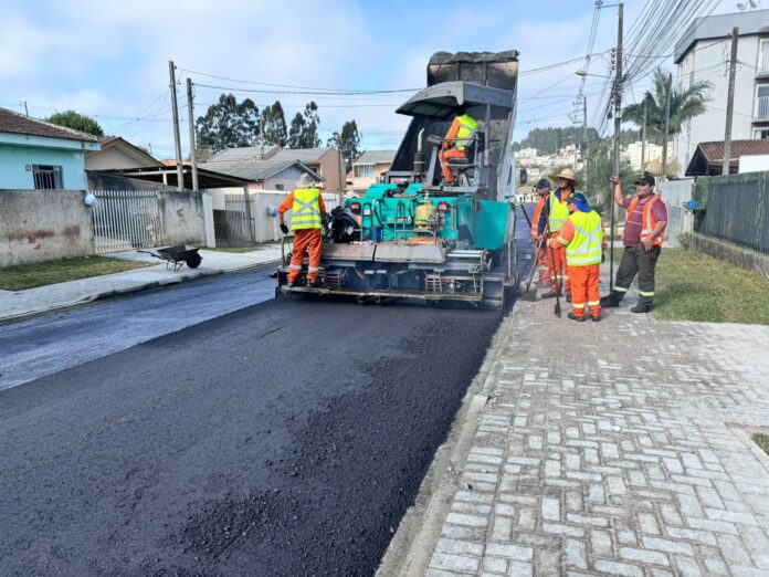 moradores-do-paloma-celebram-chegada-do-asfalto-novo