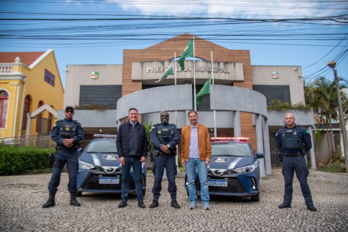 prefeito-entrega-duas-viaturas-do-governo-federal-a-guarda-municipal-de-colombo
