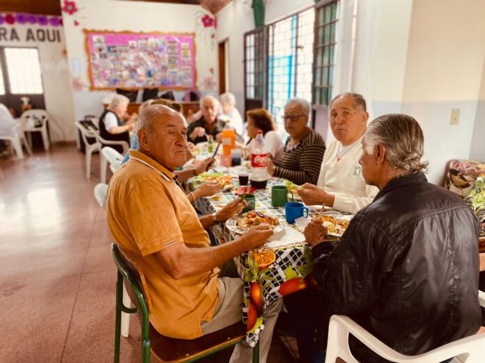 servico-de-convivencia-promove-almocos-mensais-para-integracao-entre-idosos-e-criancas