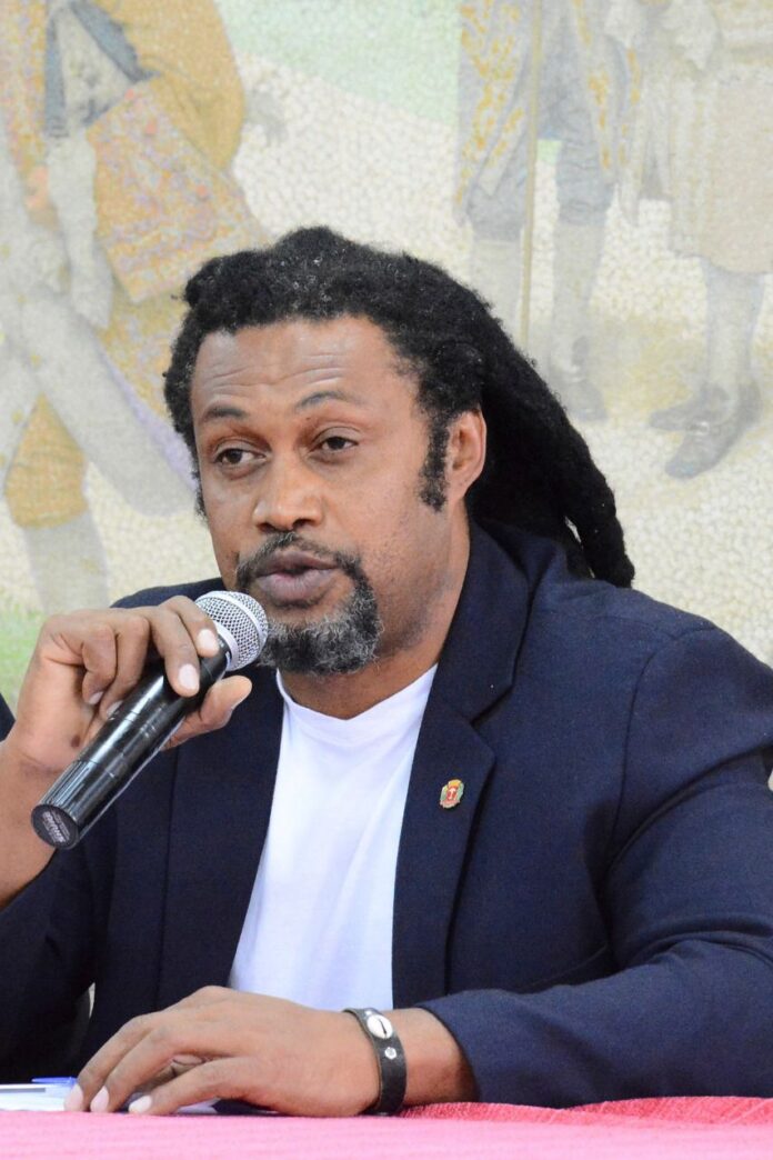 mestre-kandiero-recebe-o-premio-literatura-conceicao-evaristo-pelo-seu-novo-livro