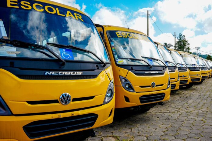 colombo-recebe-novo-onibus-escolar-para-reforcar-transporte-de-estudantes