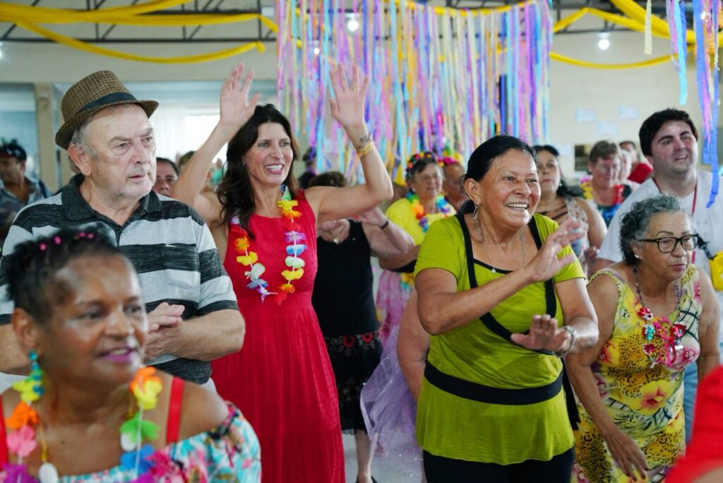 baile-da-integracao-celebrou-o-carnaval-com-musica-e-diversao-para-os-idosos