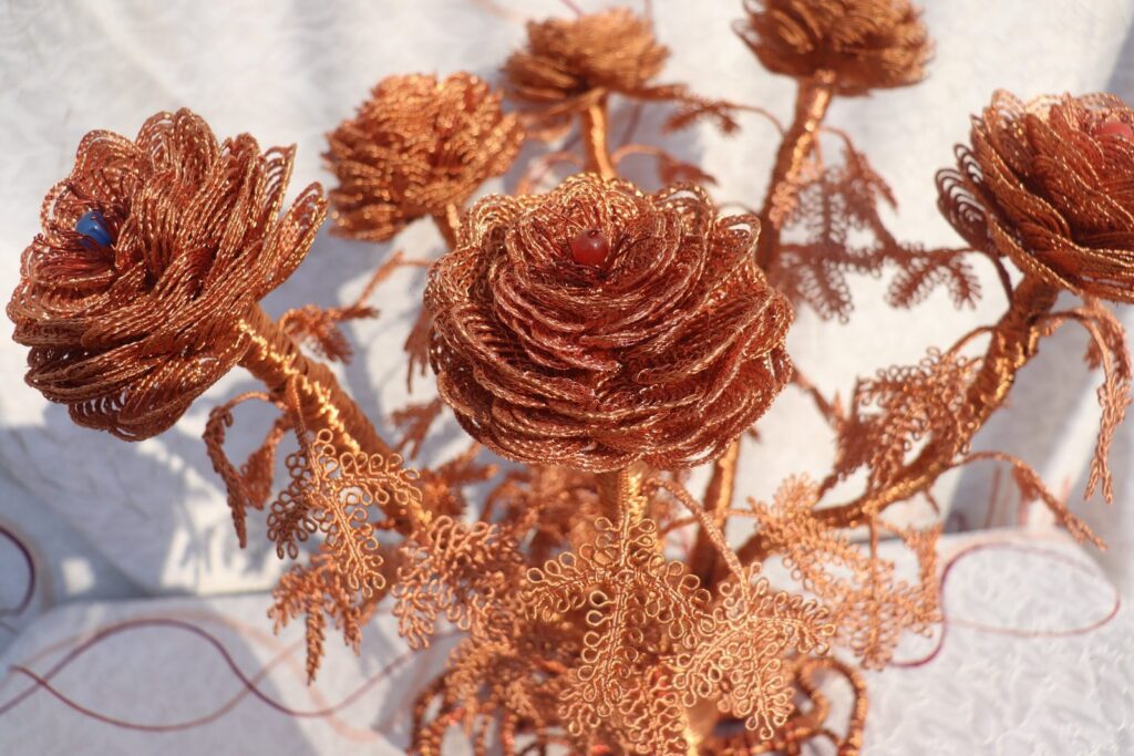 jovem-transforma-arte-com-aluminio-em-motor-de-desenvolvimento-no-interior-de-shandong