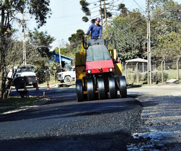 rua-padre-domingos-marini-recebe-asfalto-e-iluminacao-em-4-km-de-extensao