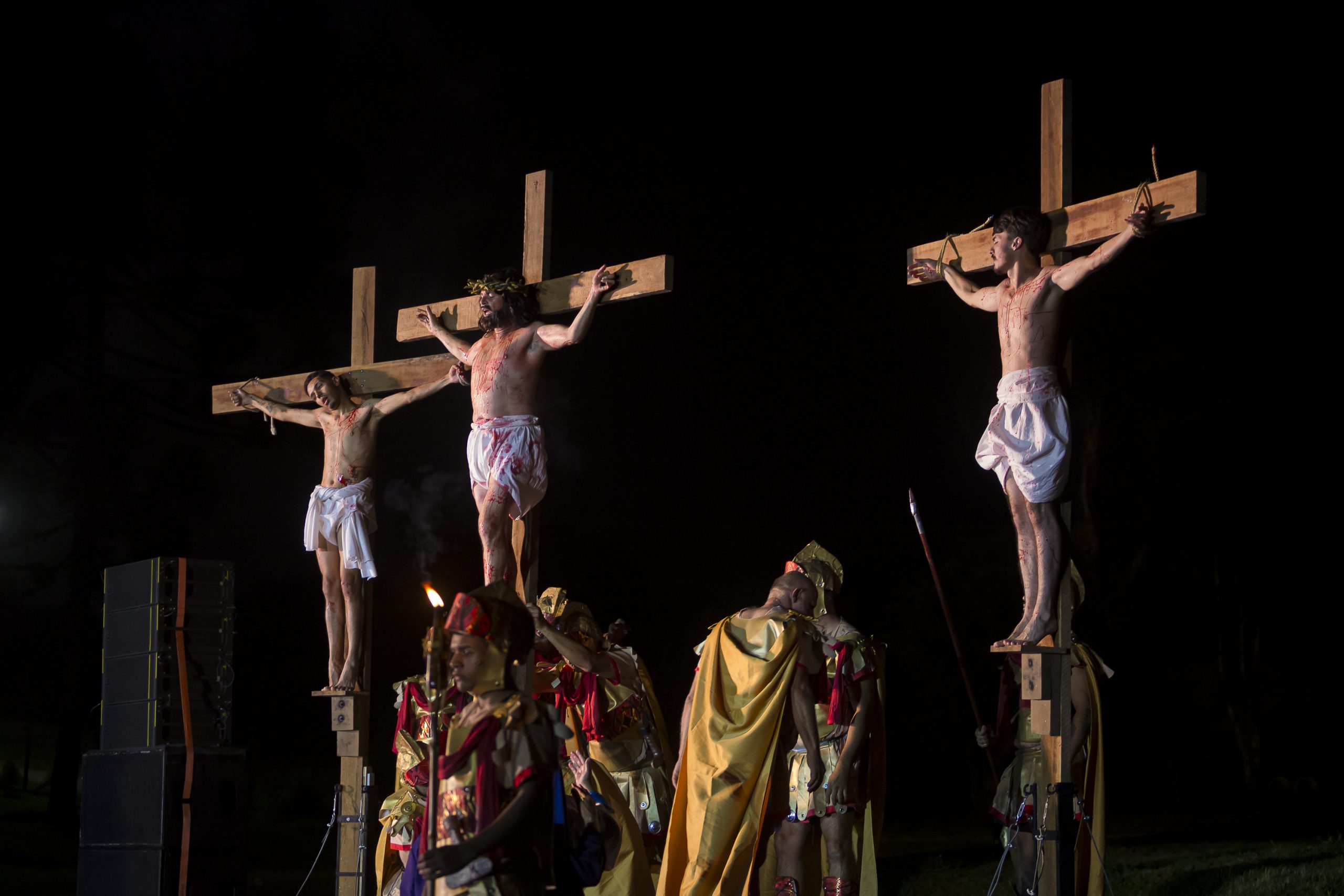 confira-as-fotos-da-encenacao-da-paixao-de-cristo-de-colombo-–-2025