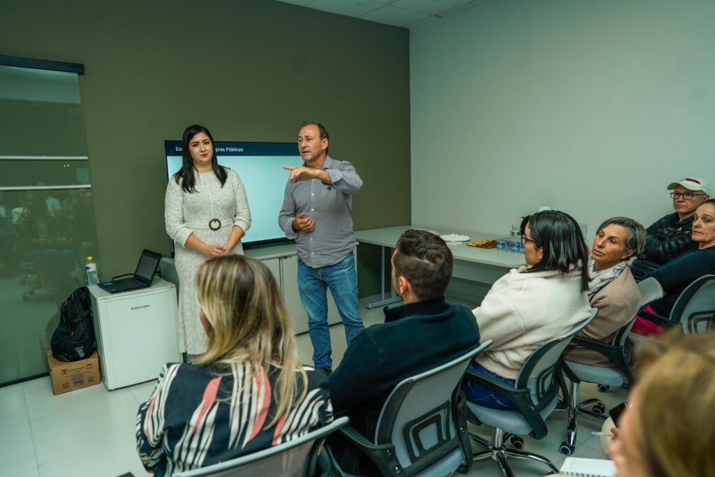 confira-os-registros-da-reuniao-do-escritorio-de-compras-para-empresarios-de-colombo