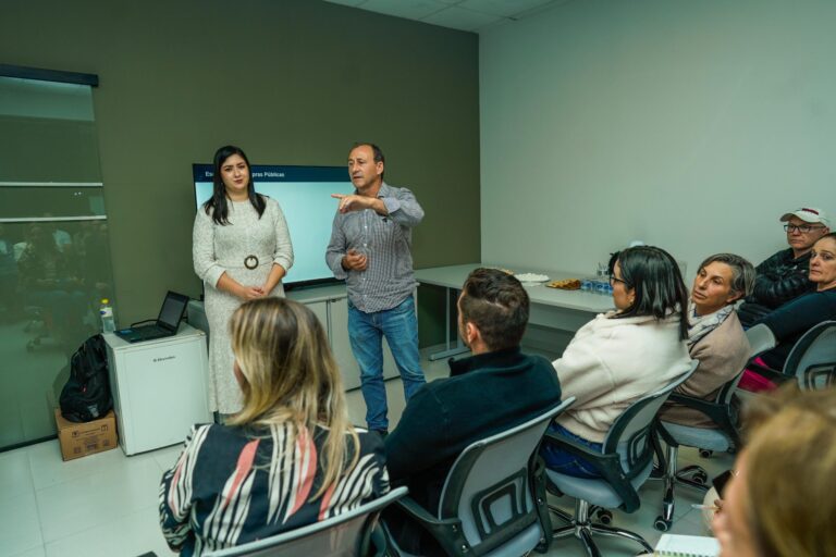 confira-os-registros-da-reuniao-do-escritorio-de-compras-para-empresarios-de-colombo