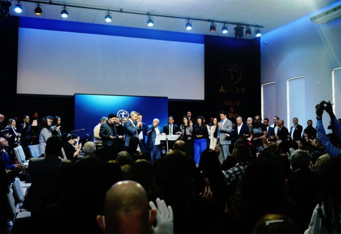 prefeito-helder-sanciona-lei-que-inclui-a-marcha-para-jesus-no-calendario-oficial-de-colombo