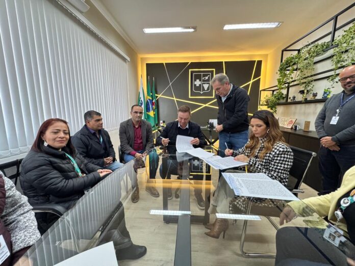 colombo-regulariza-areas-escolares-com-o-estado-do-parana