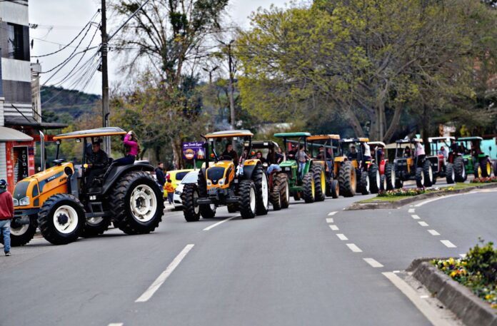 colombo-celebra-a-forca-do-campo-na-13a-festa-do-agricultor