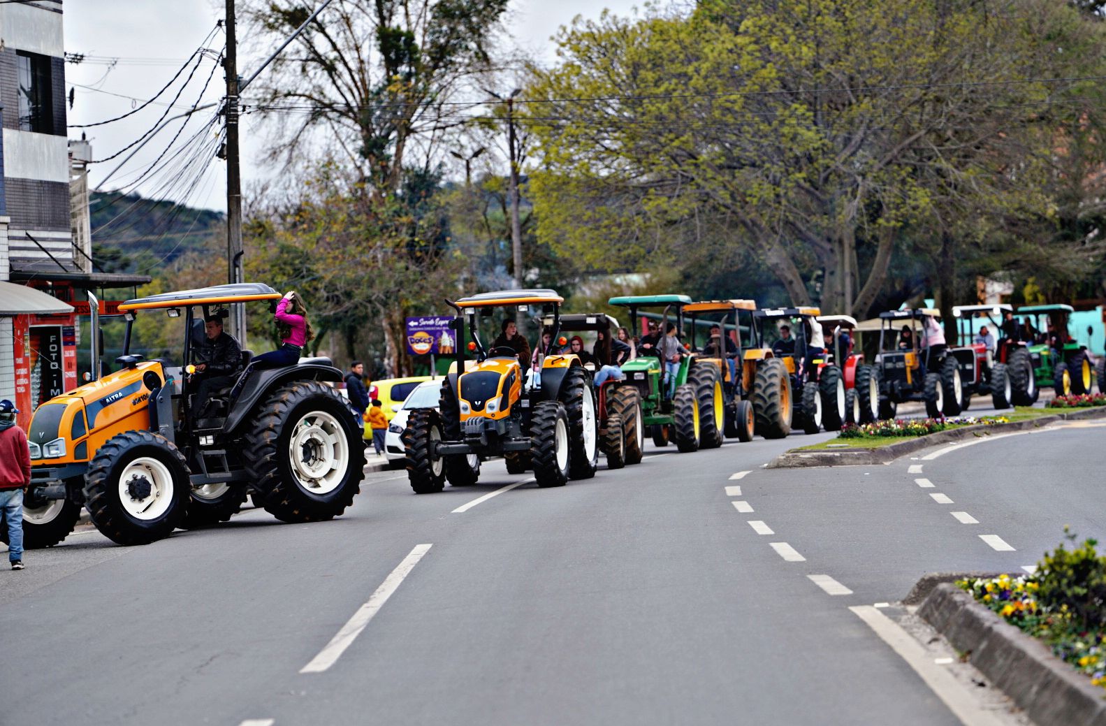 colombo-celebra-a-forca-do-campo-na-13a-festa-do-agricultor