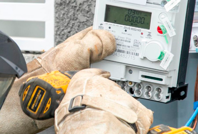 colombo-informa:-bairros-recebem-instalacao-de-rede-eletrica-inteligente-da-copel