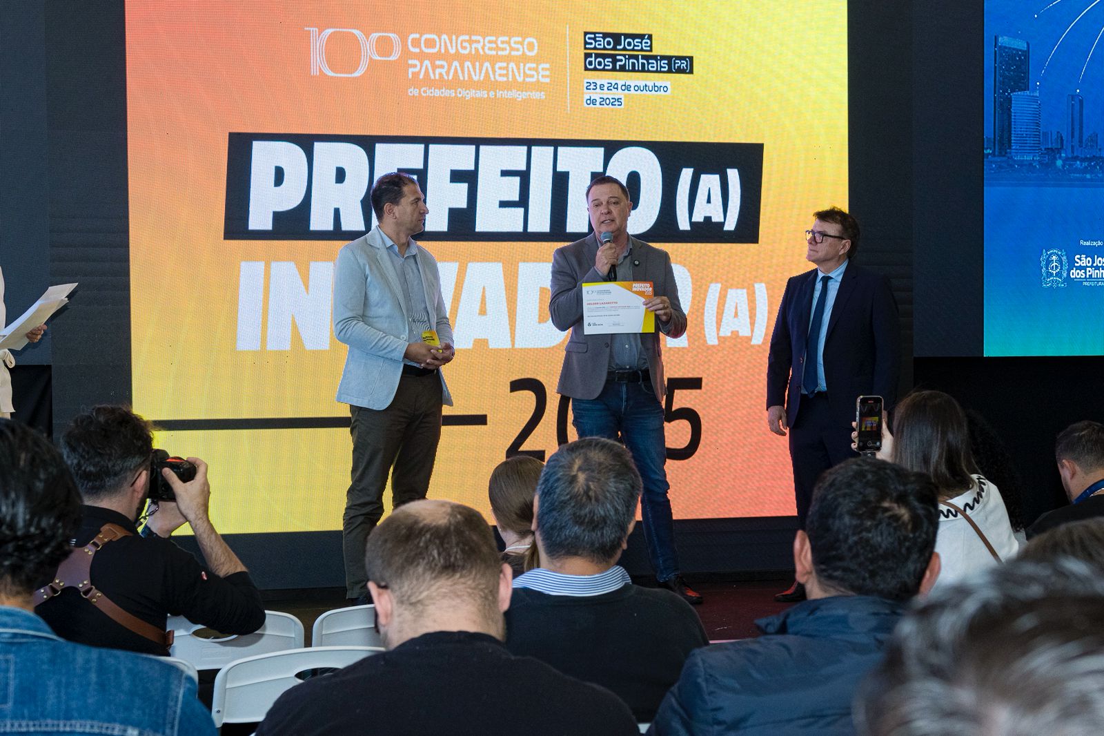 prefeito-helder-lazarotto-e-reconhecido-como-“prefeito-inovador-2025”