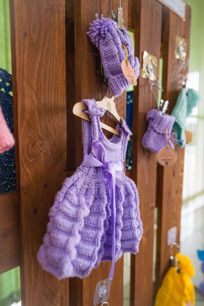 lacos-que-aquecem:-alunas-concluem-curso-de-trico-para-iniciantes