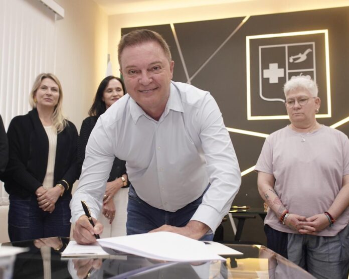 prefeito-helder-lazarotto-sanciona-lei-que-cria-o-procon-de-colombo