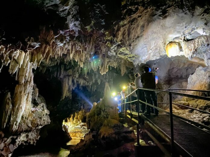 parque-municipal-gruta-do-bacaetava-fecha-temporariamente-para-obras-de-acessibilidade
