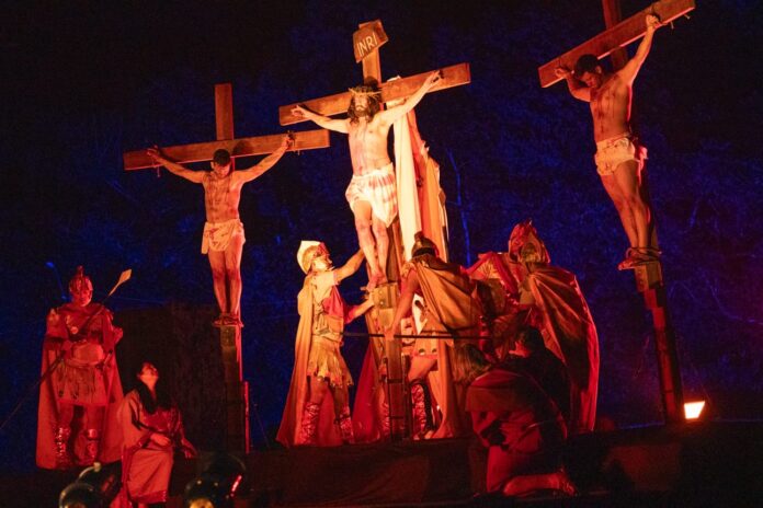 multidao,-fe-e-emocao-marcam-a-paixao-de-cristo-2026-em-colombo