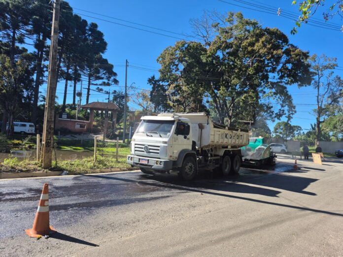 rua-padre-domingos-marini-recebe-segunda-camada-de-pavimentacao