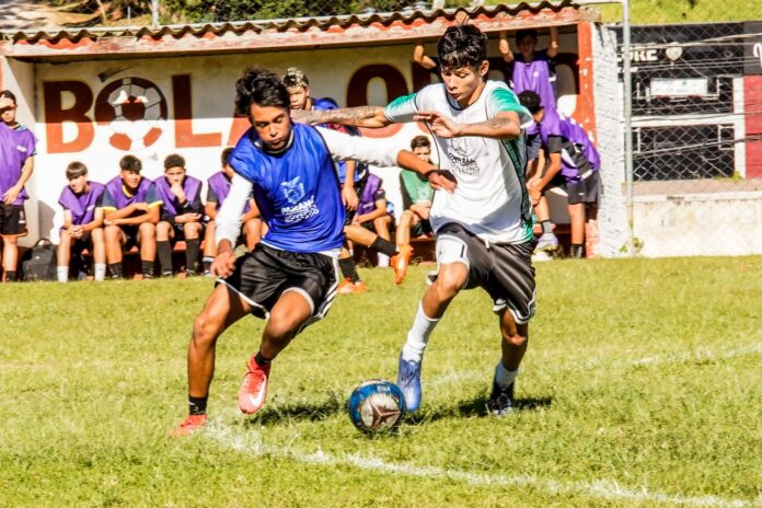 mais-de-150-atletas-participam-de-seletiva-do-bom-de-bola-2026-em-colombo
