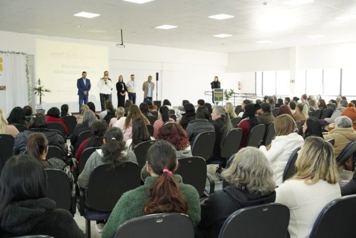 merendeiras-recebem-capacitacao-e-novos-aventais
