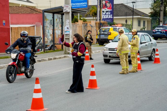 maio-amarelo-em-colombo:-blitz-educativa-destaca-a-conscientizacao-no-transito