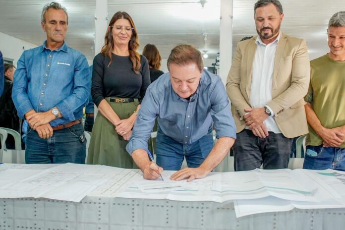 prefeito-helder-assina-ordem-de-servico-para-construcao-de-nova-sede-do-servico-de-convivencia