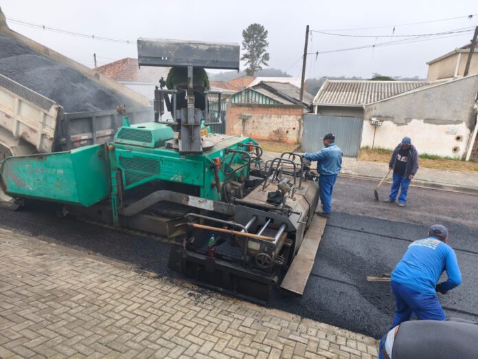 rua-das-gerberas-recebe-obras-de-asfaltamento-no-bairro-sao-dimas