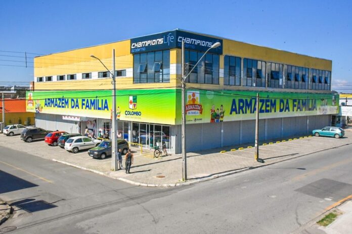 armazem-da-familia-de-colombo-inicia-nova-semana-da-economia-com-produtos-em-oferta