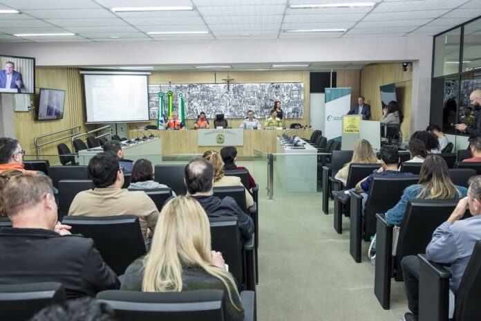 colombo-promove-palestra-sobre-prevencao-de-incendios-e-queimadas-durante-agosto-cinza