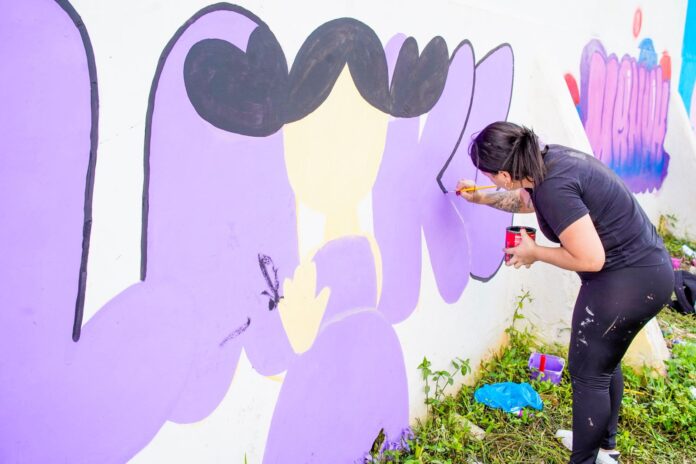 gurias-super-grafiteiras-reune-mulheres-e-novas-geracoes-da-arte-urbana